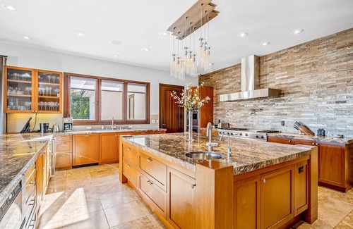 La Jolla Mesa Casa | Exquisite home with pool, sauna, hot tub, 3 fireplaces, balcony, & washer/dryer