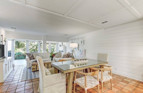 Fernandina Beach Condominio | Exquisite Lagoon Villa Only 8-Minute Walk To Beach!