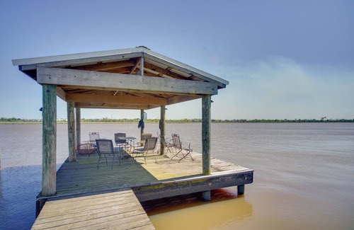 Lake Charles Casa | Exquisite Lake Charles Gem - Waterfront Views