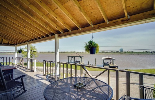 Lake Charles Casa | Exquisite Lake Charles Gem - Waterfront Views