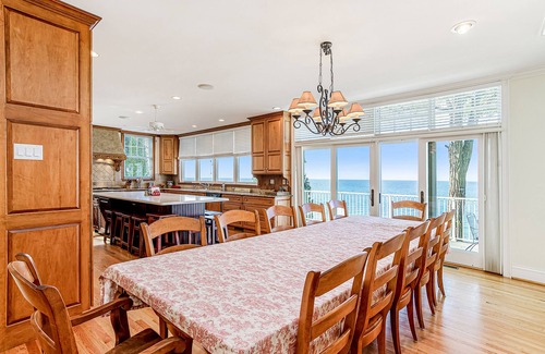 New Buffalo Casa | Exquisite lakefront home with firepit, fast WiFi, central AC, piano, games & W/D