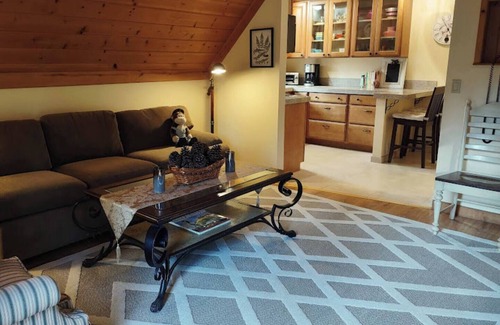 Mountain Center Cabina | Exquisite Log Cabin ~ WiFi & AC in Mountain Center near Idyllwild & Palm Springs