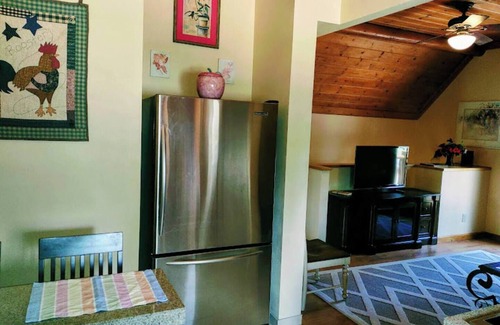 Mountain Center Cabina | Exquisite Log Cabin ~ WiFi & AC in Mountain Center near Idyllwild & Palm Springs