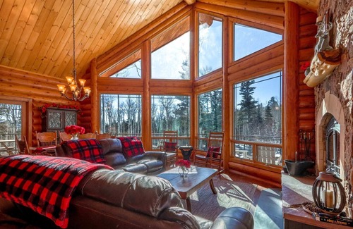 Westcliffe Cabina | Exquisite Log Cabin. 35 Wooded Acres Laced w/ Creeks & Trails