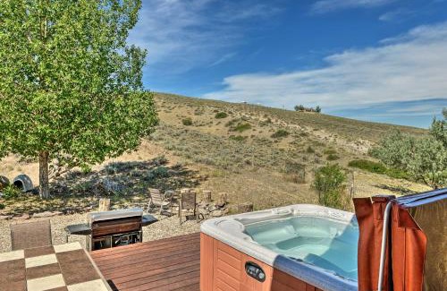Lander Casa | Exquisite Log Home with Lander Valley Views!