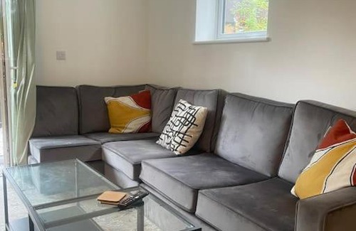 Cathays Apartamento | Exquisite Long-Term Living in Cardiff's Heart