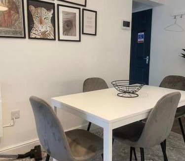 Cathays Apartamento | Exquisite Long-Term Living in Cardiff's Heart