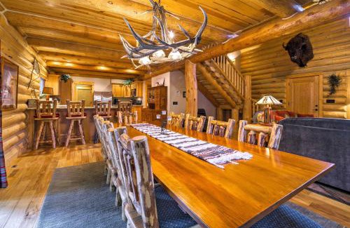 McCall Casa | Exquisite McCall Log Cabin - Walk to Payette Lake!