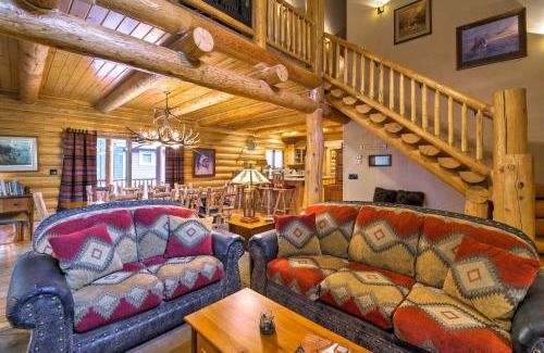 McCall Casa | Exquisite McCall Log Cabin - Walk to Payette Lake!