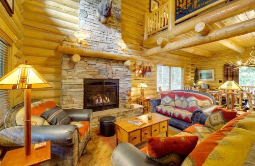 McCall Casa | Exquisite McCall Log Cabin - Walk to Payette Lake!