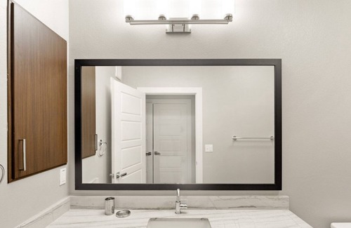 Mueller Apartamento | Exquisite Mueller 2BR w/ Pool, W/D & Gym, nr park, by Blueground