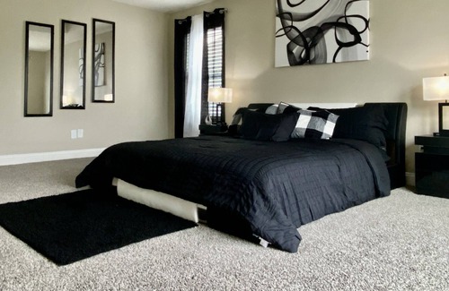 Hampton Casa | Exquisite New 4BR Home 29 min from Airport