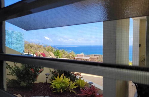 Estate Bakkero Apartamento | EXQUISITE Oceanview Studio Villa, Luxury Infinity Pool above Morningstar Beach
