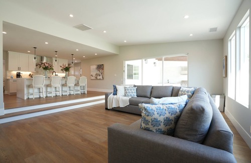 Orange Casa | Exquisite Pool/Jacuzzi Home: 2 EnSuites, Huge Yard