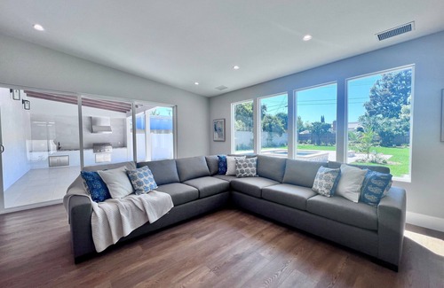 Orange Casa | Exquisite Pool/Jacuzzi Home: 2 EnSuites, Huge Yard