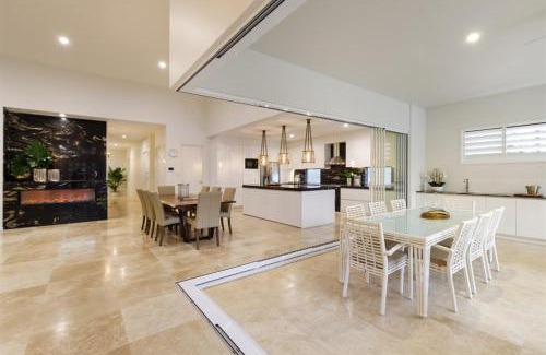 Noosaville Casa | Exquisite Riverside Living, Noosaville