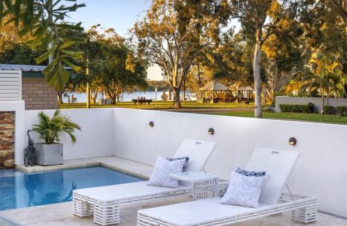 Noosaville Casa | Exquisite Riverside Living, Noosaville