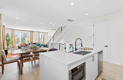 North Charlotte Apartamento | Exquisite Room near Charlotte Spectrum Center