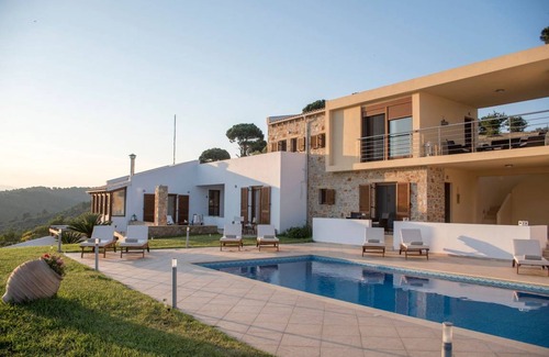Agia Paraskevi Villa | 250 m² Villa ∙ 3 habitaciones ∙ 8 personas