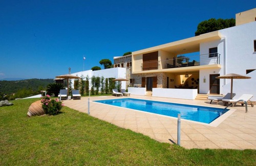 Agia Paraskevi Villa | 150 m² Villa ∙ 2 habitaciones ∙ 4 personas