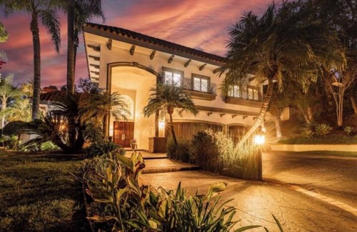 Laguna Hills Casa | Exquisite Spanish Villa Retreat Pool Sauna