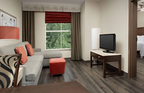 Hoover Casa | Exquisite Suite Near Downtown w/ Wet Bar & WiFi