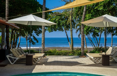 Playa Hermosa Villa | Vistas exquisitas desde la cubierta! ¡Disfruta de tu reunión en esta espaciosa villa con piscina!