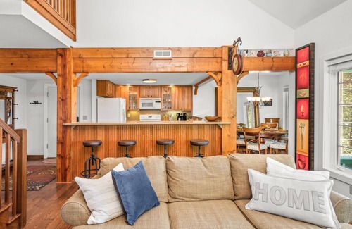 Mountain Air Condominio | Exquisite views from this Mountain Air home near Asheville, Mt. Mitchell & more.