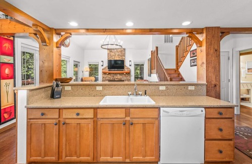 Mountain Air Condominio | Exquisite views from this Mountain Air home near Asheville, Mt. Mitchell & more.
