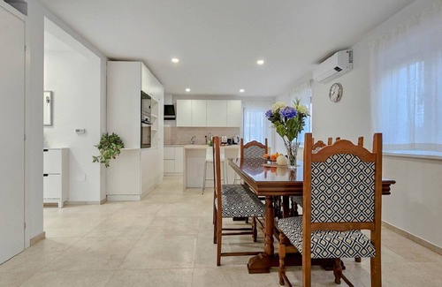 Fiorini Casa | Exquisita villa con piscina privada, barbacoa, futbolín y baños en suite
