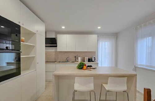 Fiorini Casa | Exquisita villa con piscina privada, barbacoa, futbolín y baños en suite