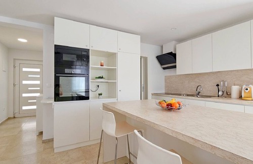 Fiorini Casa | Exquisita villa con piscina privada, barbacoa, futbolín y baños en suite