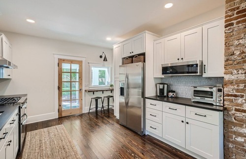 Longmont Casa | Exquisitely Restored Boulder County Victorian Cottage, c1906 🏡