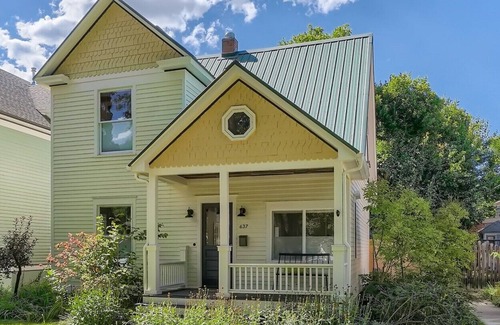 Longmont Casa | Exquisitely Restored Boulder County Victorian Cottage, c1906 🏡