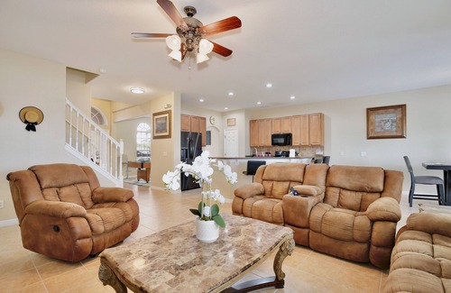 Davenport Casa | Extended Pool Deck - Paradise at Sand Hill 5Bedroom/3Baths-Spacious Backyard