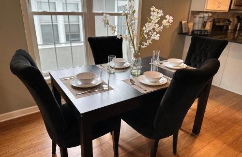 Lowry Hill East Casa | Extended & Short Term Stays at The Oasis Group