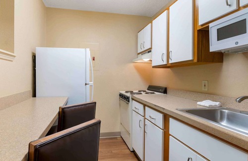 Middleburg Heights Hotel | Extended Stay America Suites Cleveland Middleburg Heights