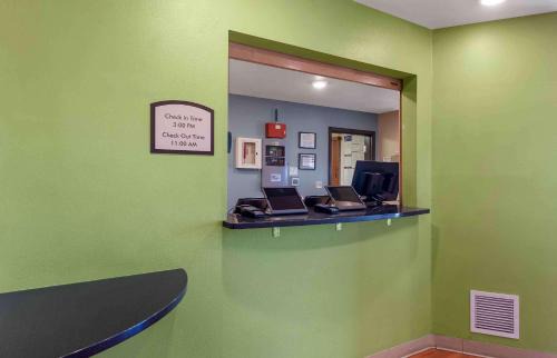 West Colorado Springs Hotel | Extended Stay America Select Suites - Colorado Springs