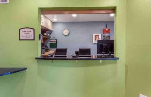 West Colorado Springs Hotel | Extended Stay America Select Suites - Colorado Springs