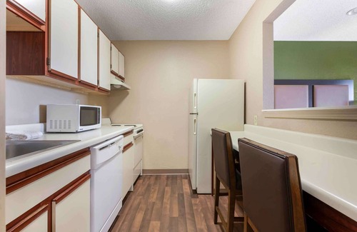 Rockford Hotel | Extended Stay America Select Suites Rockford State Street