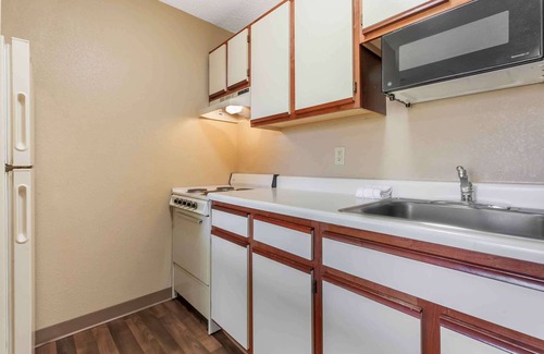 Rockford Hotel | Extended Stay America Select Suites Rockford State Street