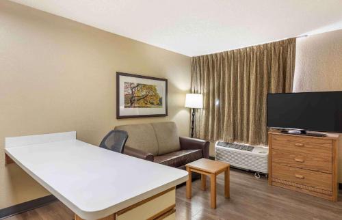 Warwick Hotel | Extended Stay America Select Suites - Providence - Airport