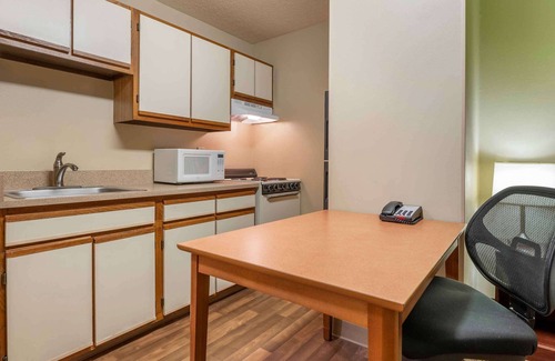 Indianapolis Hotel | Extended Stay America Select Suites Indianapolis N Carmel