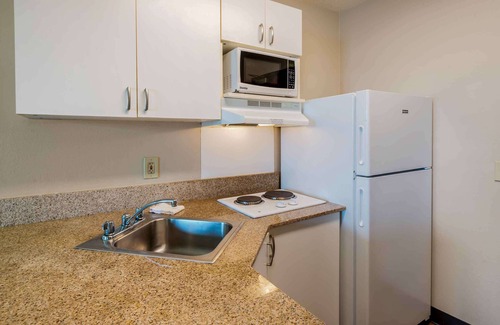Elizabeth Hotel | Extended Stay America Suites Elizabeth Newark Airport