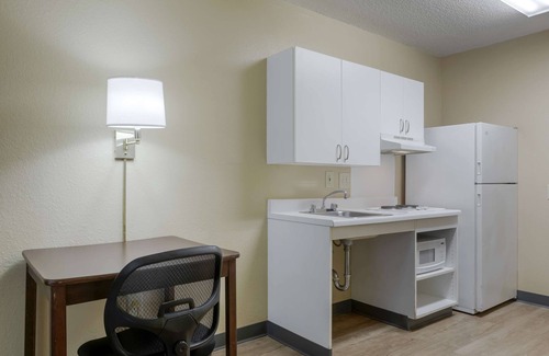 Melbourne Hotel | Extended Stay America Suites Melbourne Airport
