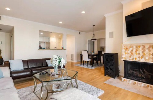 Playa Del Rey Condominio | Amplio condominio de playa del Rey en un complejo estilo complejo