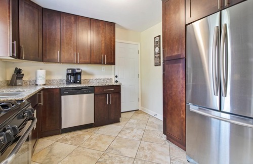 Des Plaines Casa | Extended Stay Des Plaines FHS Rental
