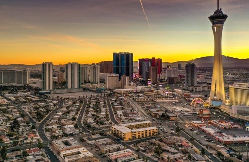 Beverly Green Casa | Extended Stay: DT Vegas Stunning Strip Views!
