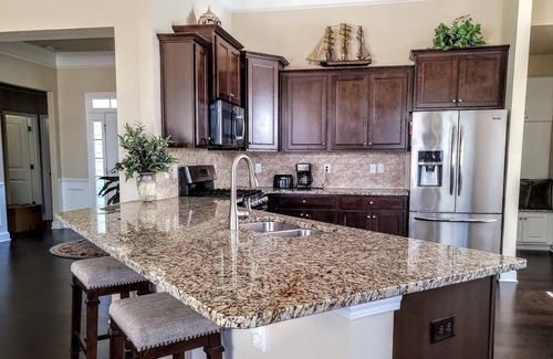 Duncan Casa | Extended Stay Executive Rental ready for you Centrally located