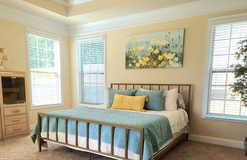 Duncan Casa | Extended Stay Executive Rental ready for you Centrally located